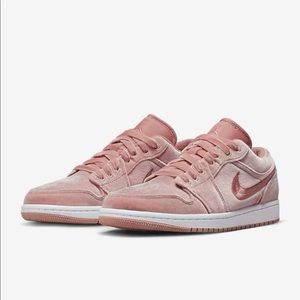 Air Jordan 1 low womens. Velvet pink
